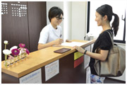 STEP10 受付にてお会計 写真